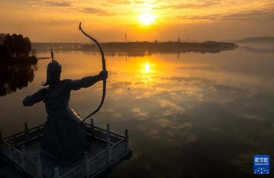   美麗中國丨日出日落畫江城 杳杳長空斂云煙