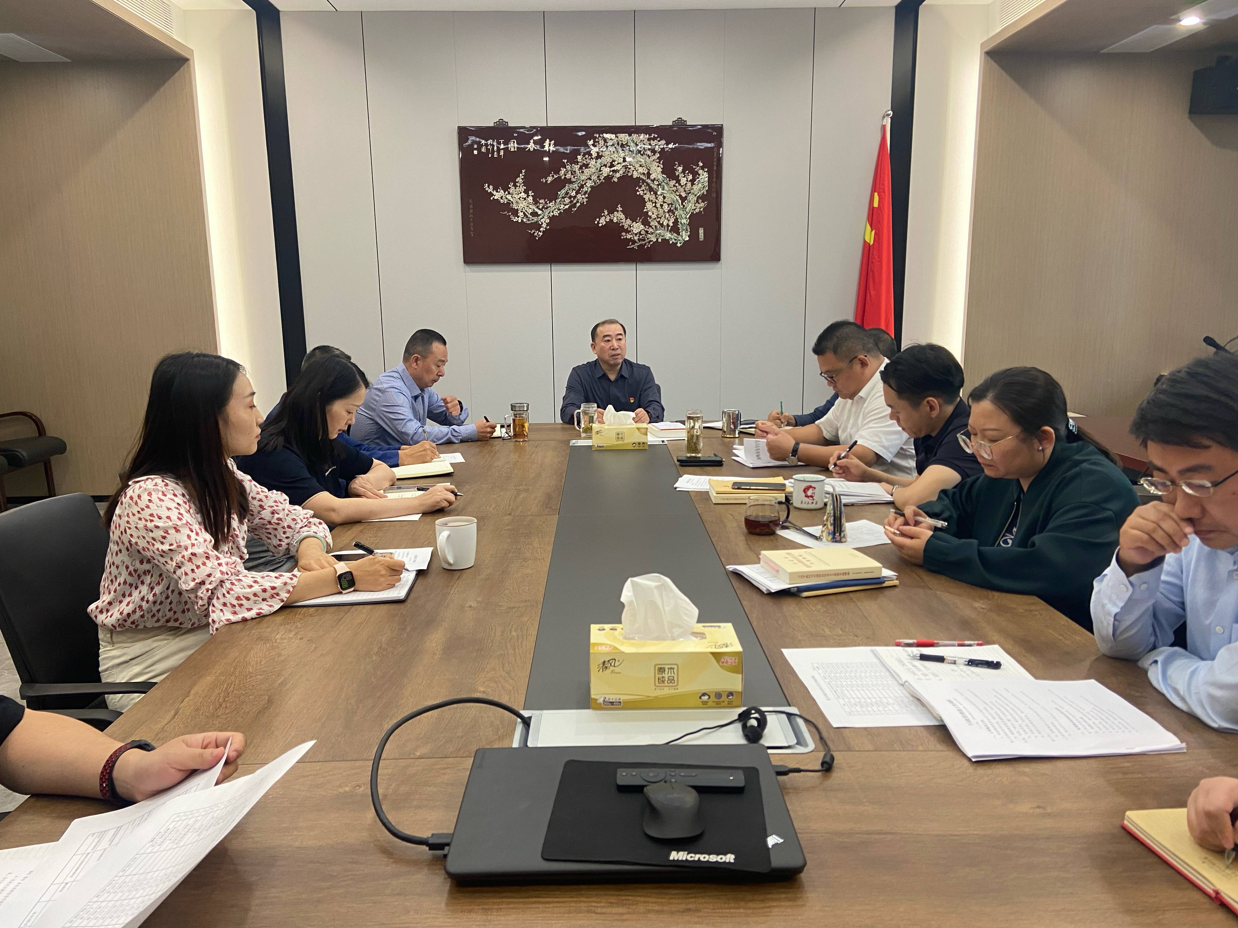 置業(yè)公司召開(kāi)安全生產(chǎn)專(zhuān)題會(huì)議(1).jpg